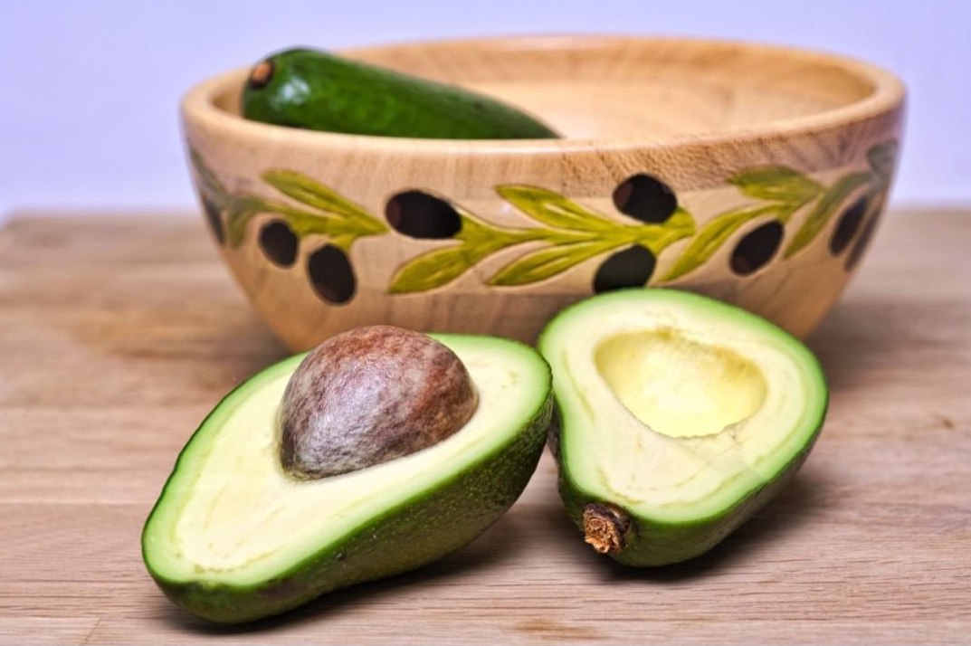 калорийность авокадо большая, но он очень полезен для организма.